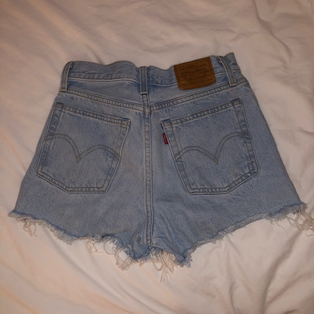 Levi’s High-Rise Wedgie Shorts